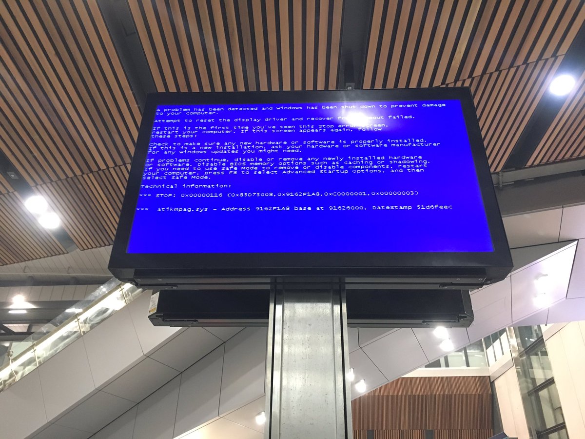 e4developer's tweet photo. @TfL I think you have one your famous #signalfailures at London Bridge today 😉#BSOD https://t.co/59lHgXSDRW
