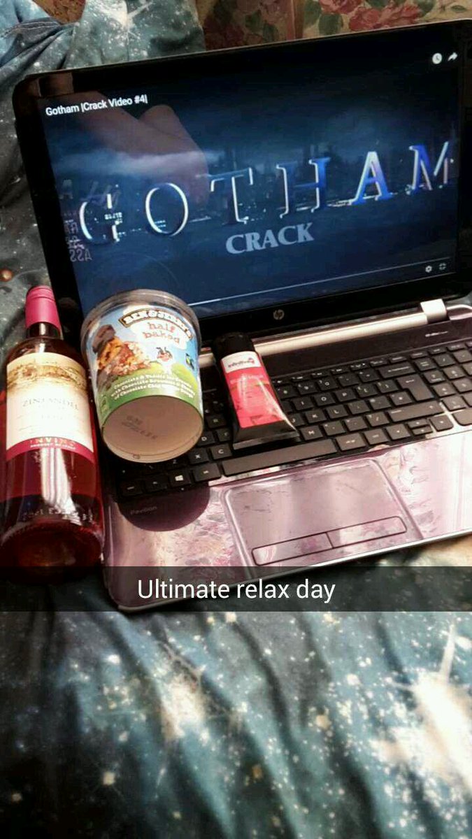Katiebea98's tweet photo. Perfect day 👌 #perfectday #icecream #wine https://t.co/NNaWj8OX7j