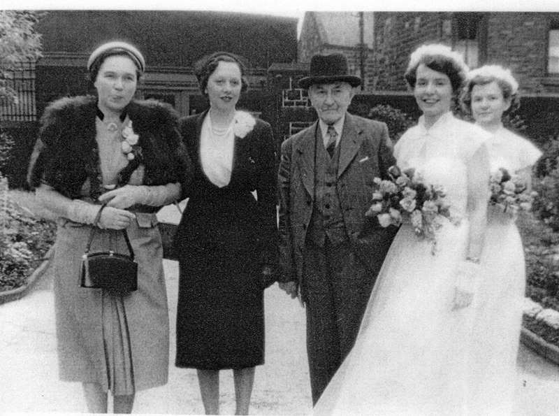 LancsArchives's tweet photo. Father & Bride or Bride & Groom? #ValentineDay #RedRoseCollection #Nelson 1953 https://t.co/hV86ukZQP7 https://t.co/cN7ADXMGd3