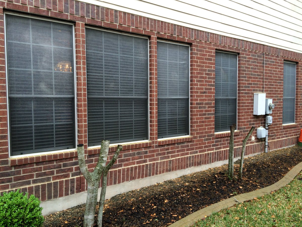 RingerWindow's tweet image. Before and after #replacementwindows improve the look &amp;amp; feel of your home. Be creative! Use different window styles- BIG picture windows!