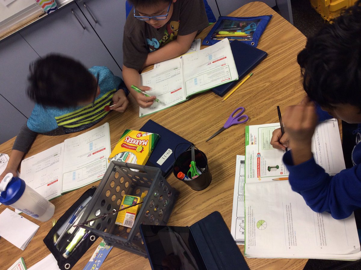 MrsMac5th's tweet photo. Math workshop time. #gomath #smallgroup #MARStask https://t.co/QqTwNia4Kf