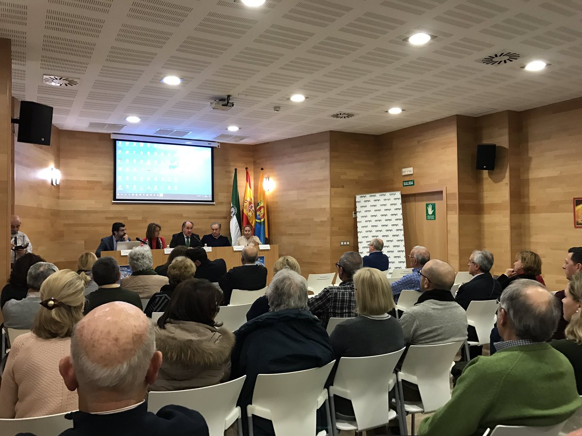 jilandaluce's tweet photo. XVIII Encuentro de Profesionales de la Salud. Una conferencia a cargo del urólogo Eloy Vivas Vargas.
#AlgecirasMejora 
#AlgecirasEsSalud https://t.co/yxOcoe9ERh