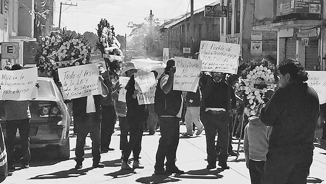 OaxacanewsENG's tweet image. After killing a 12-year-old girl, demanding to stop femicide in the Mixteca #Oaxaca (SPA) bit.ly/2kDiyVN #Mexico #ChildRights