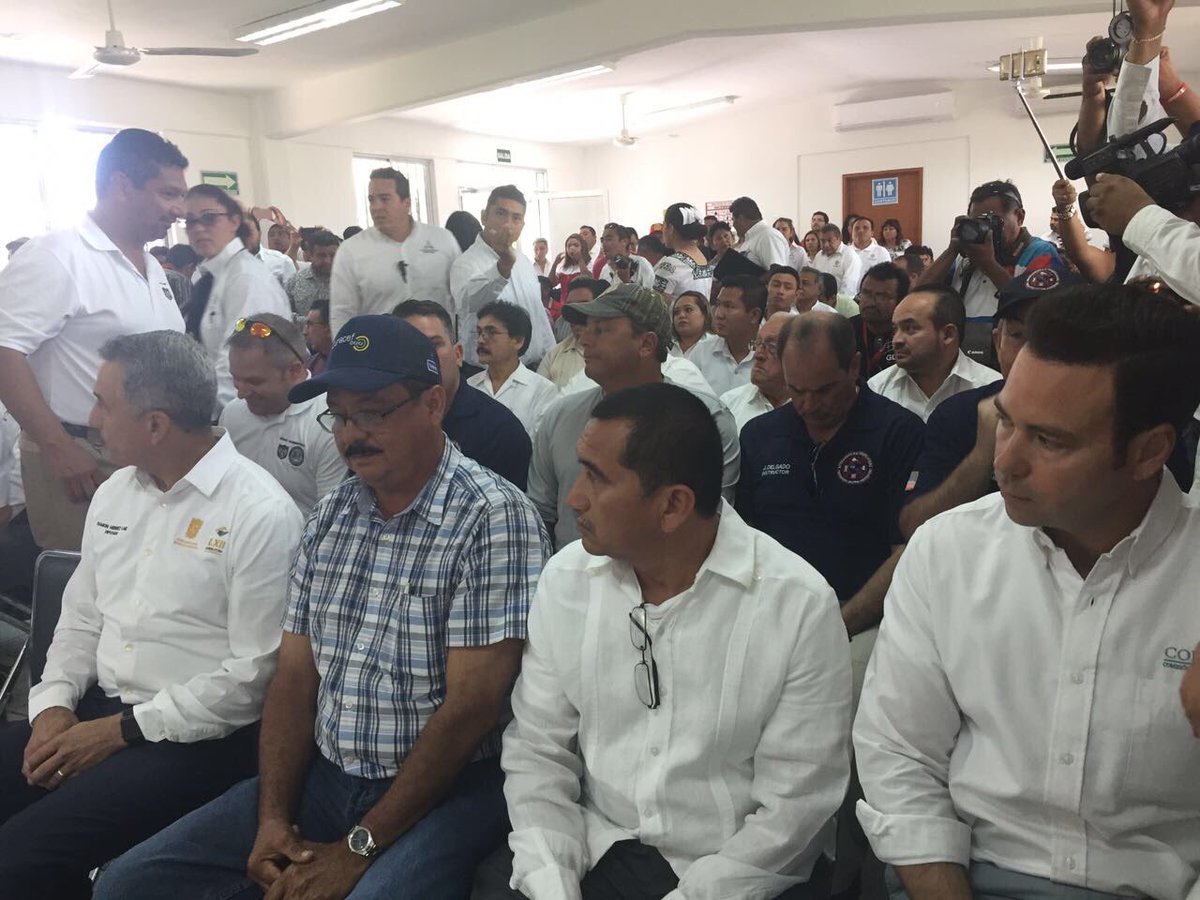 UCSCampeche's tweet photo. El Gobernador @alitomorenoc preside la inauguración del curso de capacitación y entrega de equipamiento del programa #PACEIV https://t.co/oqPUPFMYap