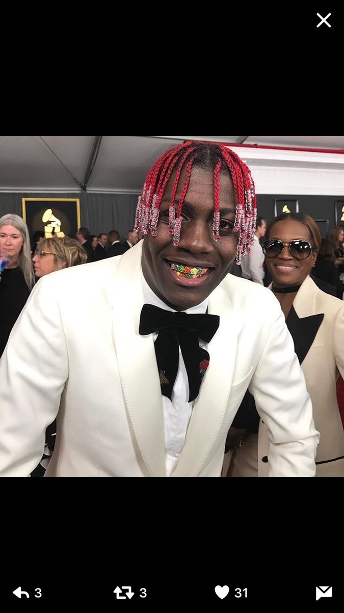TheTypeOf8's tweet photo. Yo why is this fucking human skittle famous? @LilBoat https://t.co/0FndnfMu18