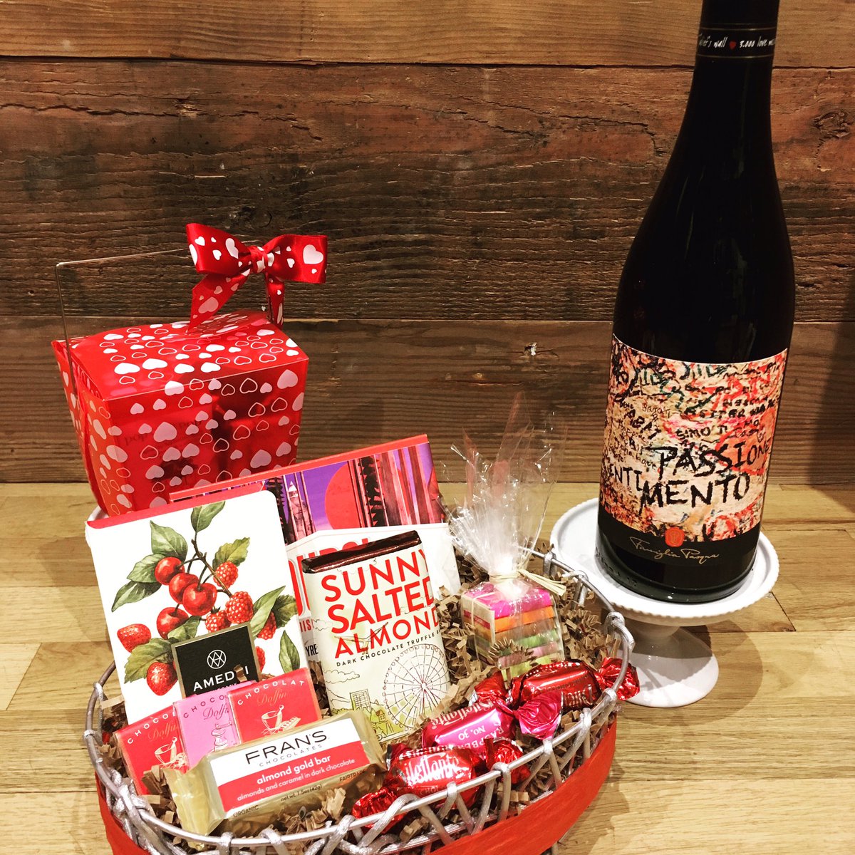 SEAChocolateBox's tweet image. #ValentinesDay is tomorrow! We offer free delivery in the DT area. Call now for delicious gifts of #truffles, #chocolate or #wine 2064433900