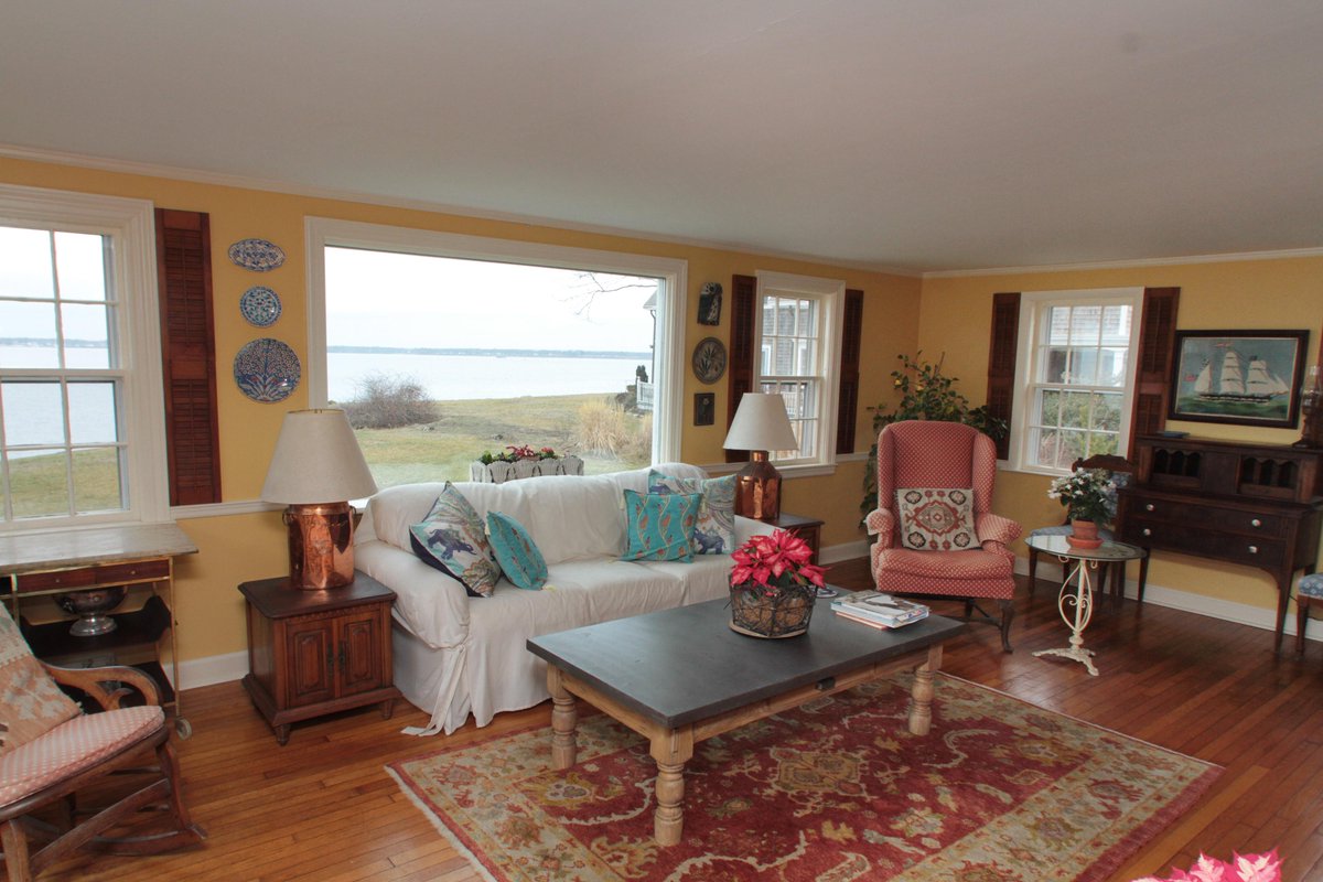 Walk out the front door of this Barrington home and... WOW

rhodeisland.com/live/2017/02/0…