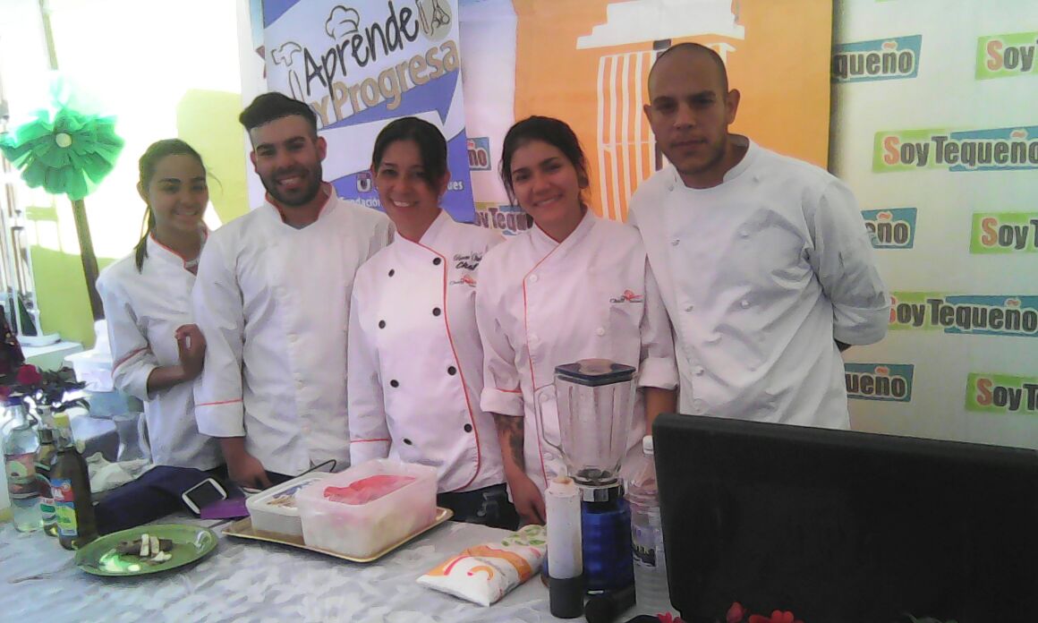 CoordAltosMiran's tweet photo. Con total éxito nuestros vecinos de #LSTQ mostraron sus productos en la Feria de Emprendimiento https://t.co/bdVUtkXLL3