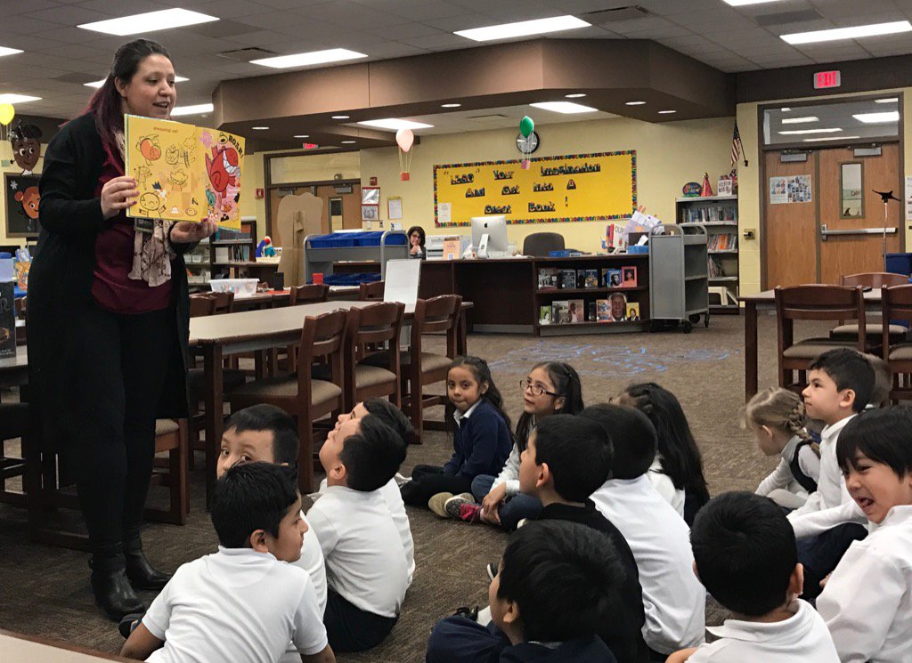 YolandaMarcus2's tweet photo. Kindergarten Spartans listening to dinosaur story with Franklin Park Librarian!@D83Spartans @D83Shines https://t.co/Ei2gcSg6f1