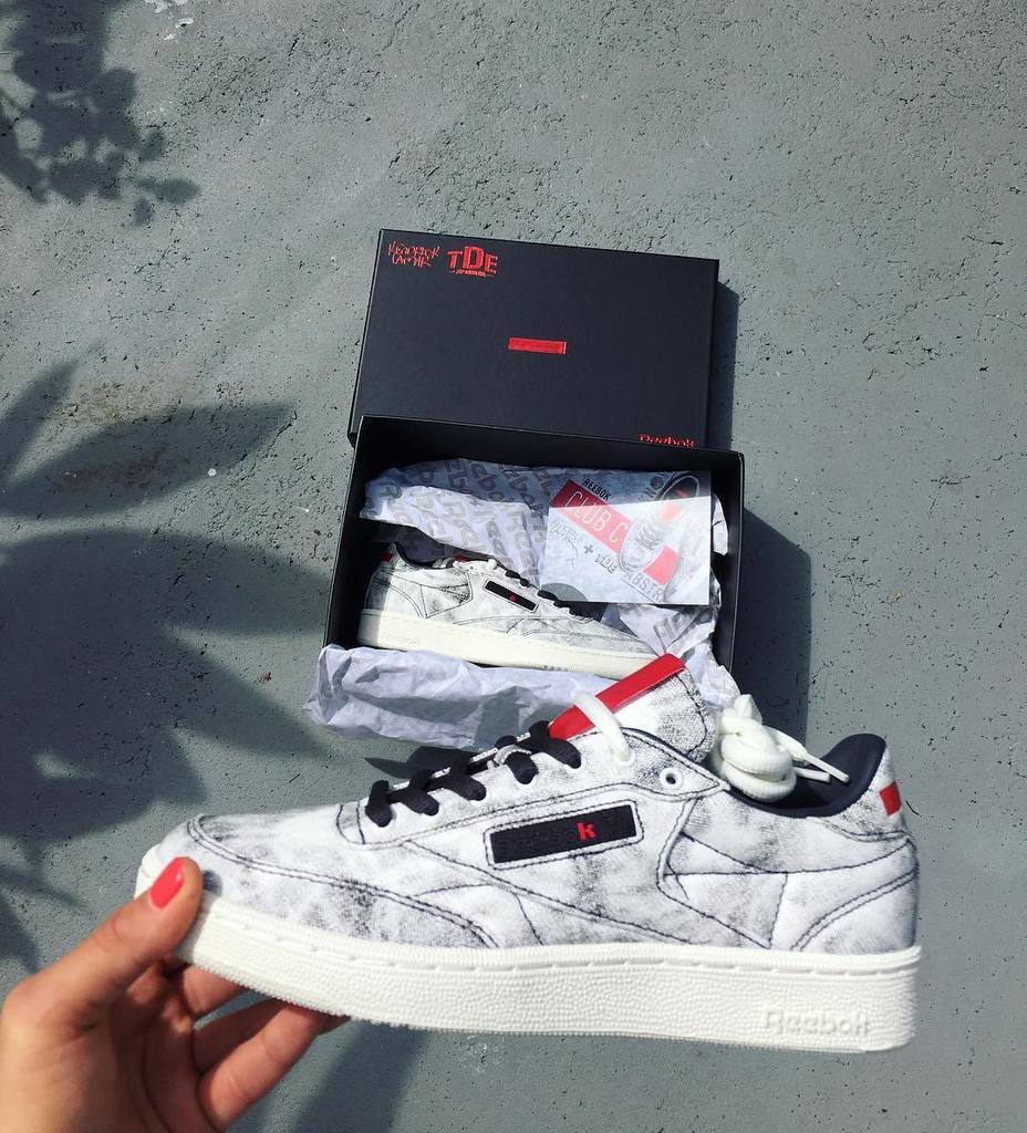 joannamma's tweet photo. 🎤 #ThisIsKendrick 👟  #reebokclassics #thanksfortheproduct #tde #thisiskendrick #kendrickla… https://t.co/5NHoCtmAIZ https://t.co/ZLxUjAllPg