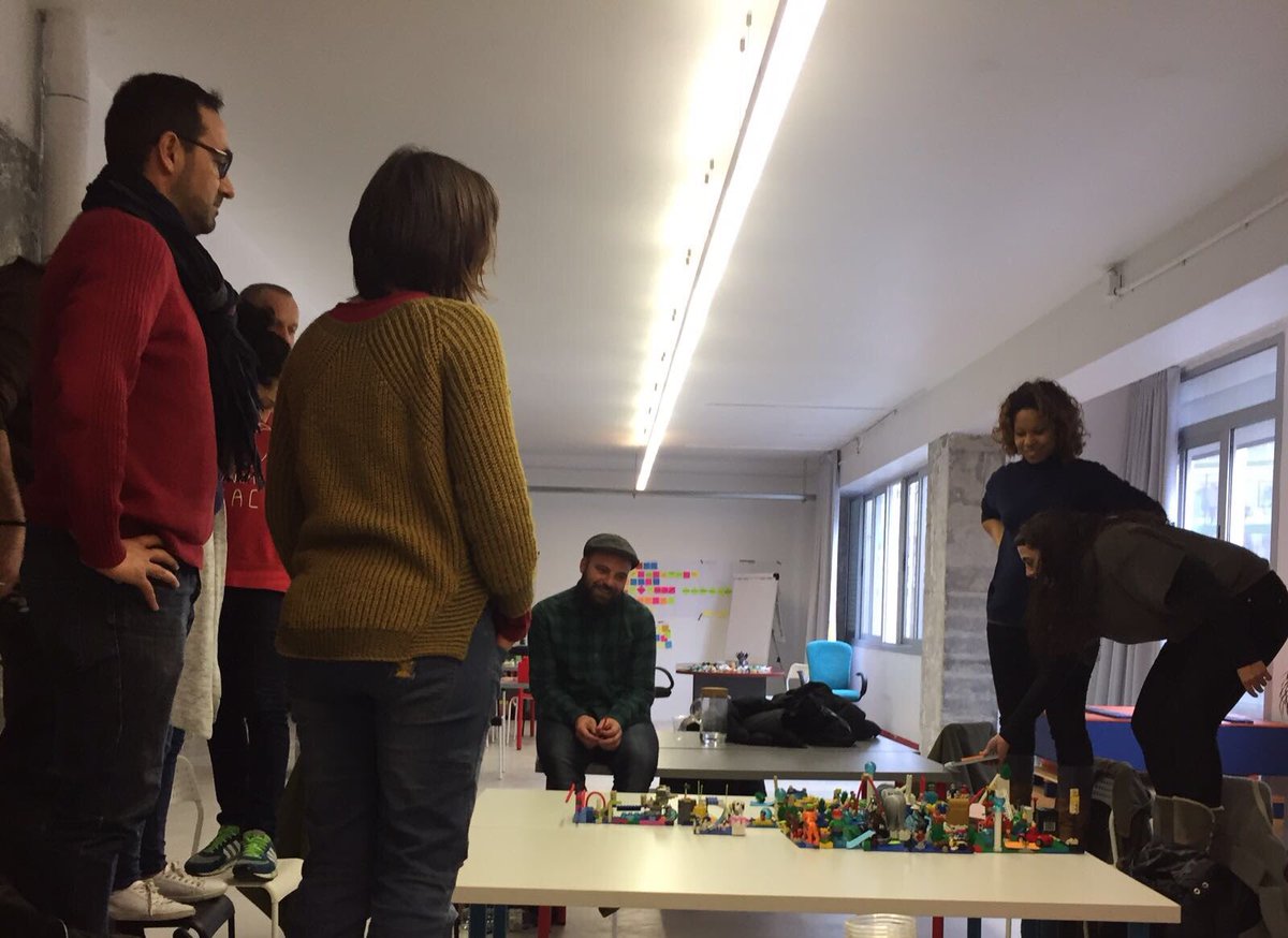 TheSparksTweets's tweet photo. Avui tocava agafar perspectiva: AEMA, #cooperativa d'iniciativa social i #LegoSeriousPlay https://t.co/UIAnkwawDs