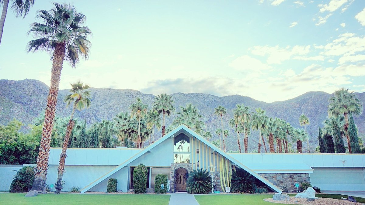 WCoastDiscover's tweet photo. Sweet bike ride through the #Madmen era in Old Las Palmas #PalmSprings @PalmSpringsCA @VisitTheUSA @lonelyplanet #1970s https://t.co/i3ODJvCiXr