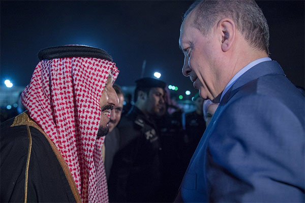 أردوغان في الرياض.. وخادم الحرمين في مقدمة مستقبليه
:
ajel.co/ll1842991
:
#خادم_الحرمين

-