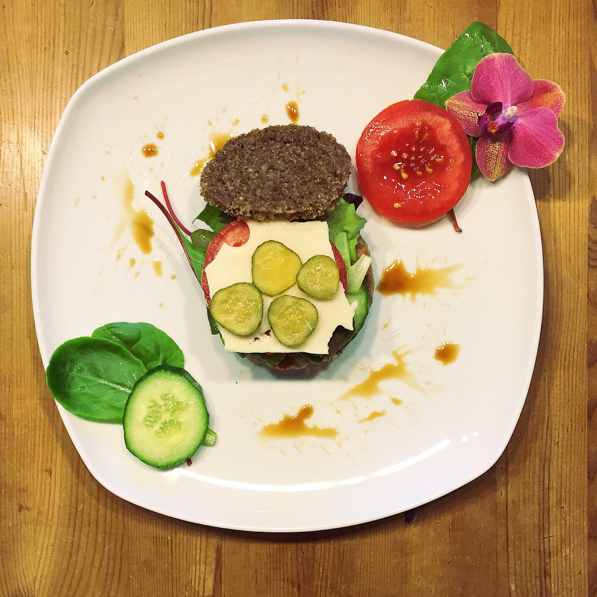 Burger-time!. But it's veggie...! 
#veggie #burger 

openmindbyjc.blogspot.de/2017/02/rezept…