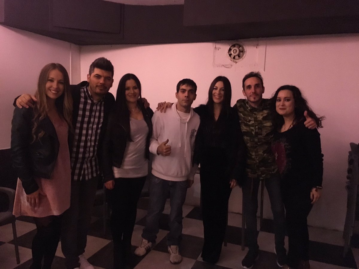 LatraDj's tweet photo. Gran noche en #saladejavu #polan!con el concierto en directo de el #maky y #Mariaartes y la #musica del momento cn un servidor #djlatra https://t.co/cDmPbT4Csn