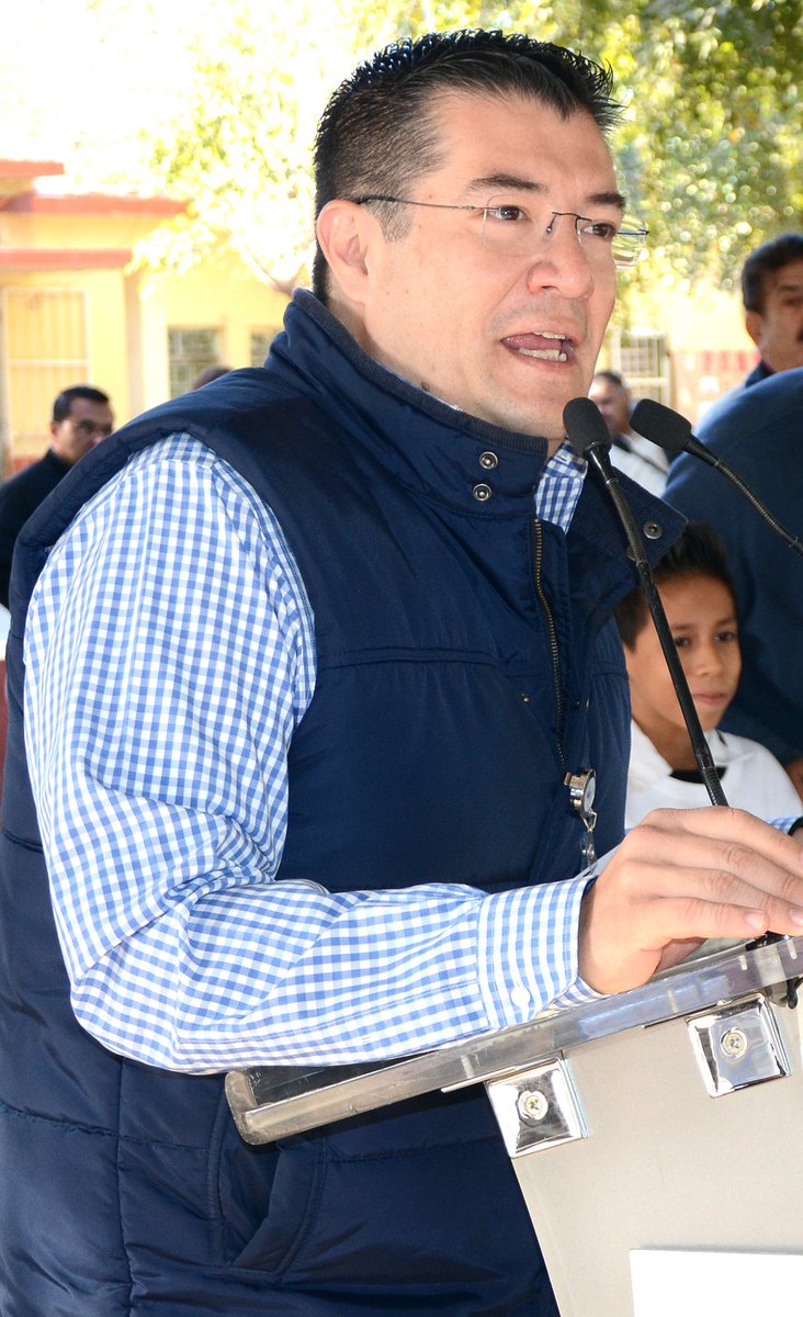DifusionAhome's tweet photo. Preside Álvaro Ruelas Echave Lunes Cívico en Esc. Prim. Reforma del Ej. Benito Juárez. https://t.co/ieDqvscn3v