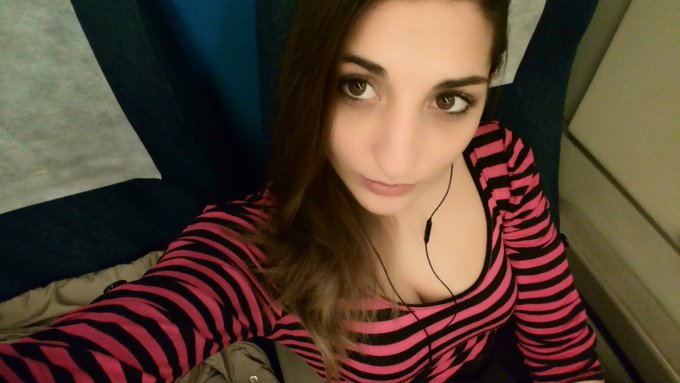 Viajando...me paso el d&iacute;a viajando🎧🎼 https://t.co/JbTmFRyRy7