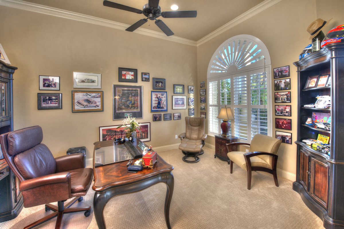StarsOfPremier's tweet photo. #SpruceCreekFlyIn #LakeView #GolfCourseView 5BR/4BA home #TileRoof #GatedComm #SafeRoom #OversizedGarage #7FL6 #Tour https://t.co/Iwn1kGrspT https://t.co/jOjnpHNKt4
