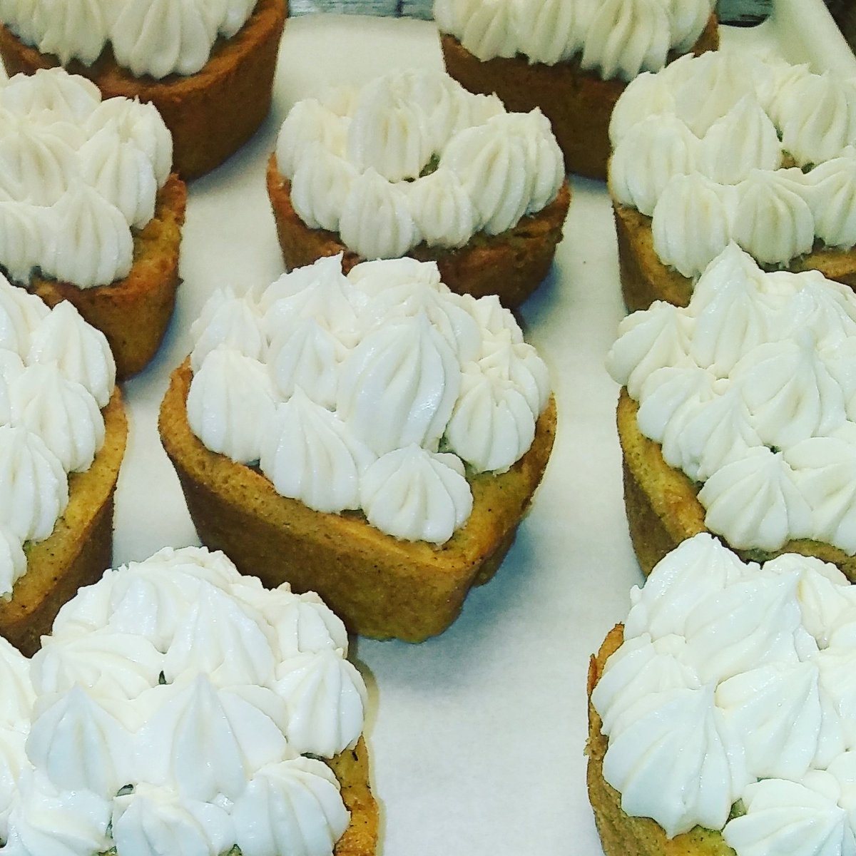 sunspot_fresh's tweet photo. fun with vegan desserts #veganyummies #eatlocal #galentines #valentines https://t.co/GtkmVbdsub