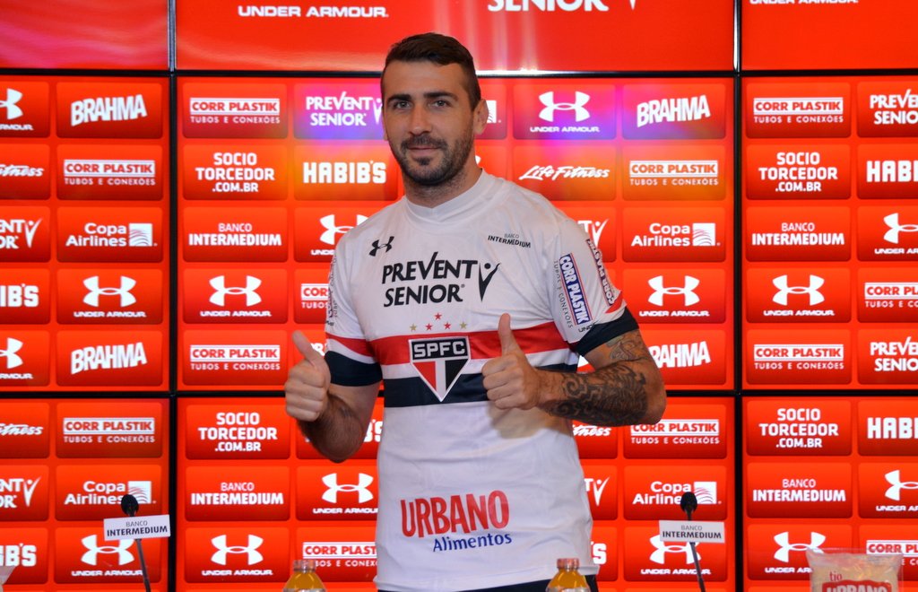 Edilton09's tweet photo. Atacante @PrattoLucas12 é apresentado e revela motivações para defender o Tricolor #PrattoÉTricolor #Prattorcida
https://t.co/Nh5dFsJ2FB https://t.co/Fp8gmUPi4R
