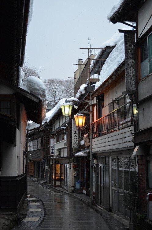 ClassicWeeb's tweet photo. Winter in Japan🌨 https://t.co/DnSu1C6OEH