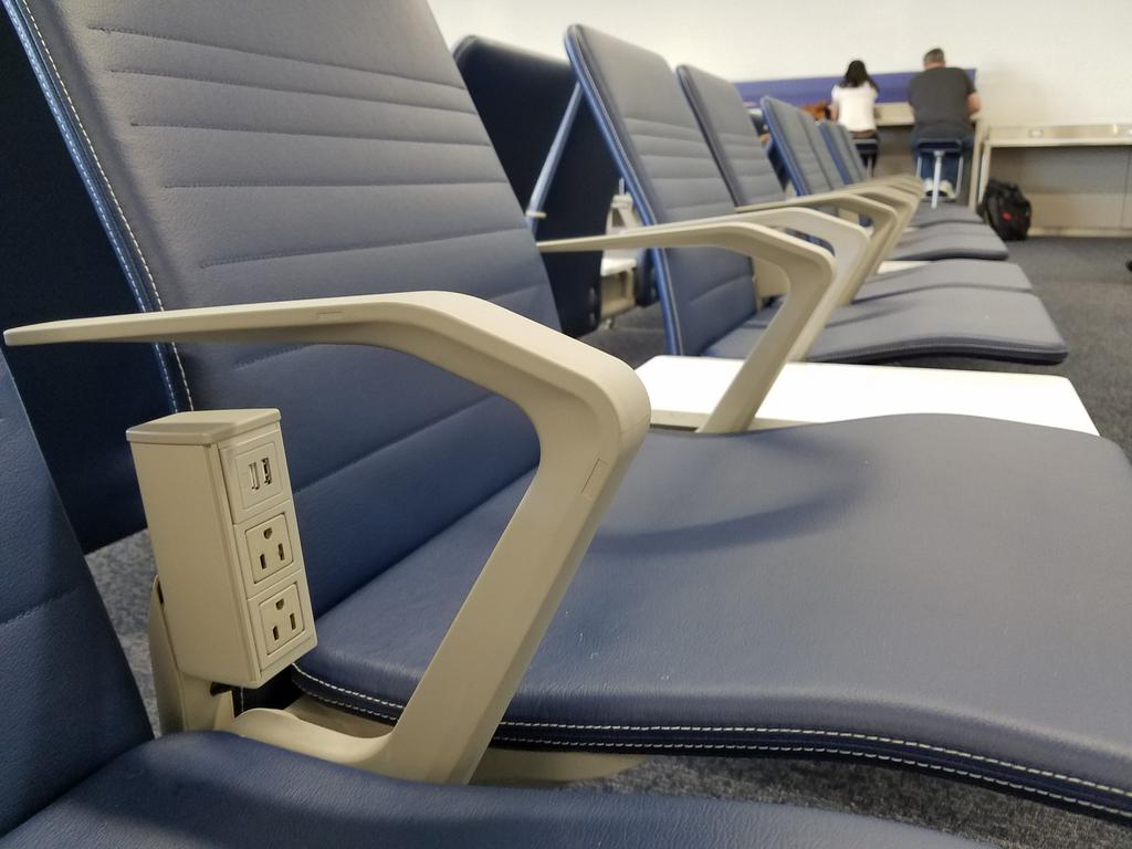 AbelLongoria's tweet photo. @United LAX has really cool seats w/AC &amp; USB ports for charging. Bad thing is they don't work. They're all unplugged. Lame. #grammys https://t.co/L1ouyj06nJ