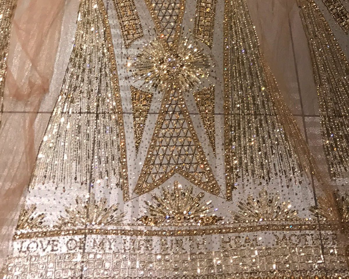 BeyLegion's tweet photo. Wardrobe. #GRAMMYs https://t.co/k1NYcpxTBa