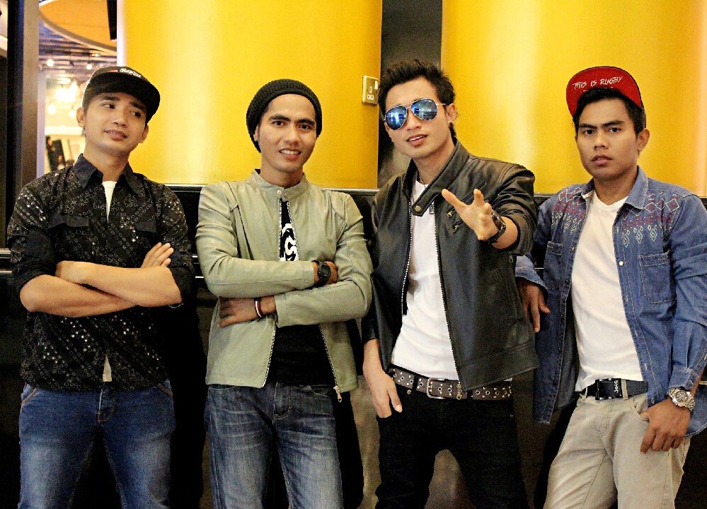 #IndonesiaBagus 
#NP <a href="/BandKaca/">KACA BAND</a> - Cinta Sejati  
w/ <a href="/Nannach77/">Sarliana Muh. Tang</a> 
MD <a href="/Shafar_Malolo/">Punggawa Malolo</a> 
Cc <a href="/belantaraasia/">belantaraasiarecords</a> <a href="/AlifBelantara/">Producer aliff</a>