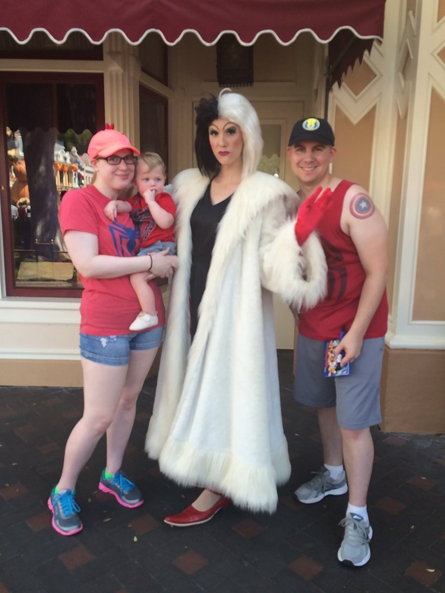 KnightParagon's tweet image. // Alright, if you're gonna twist my leg. #Munday. A few months old but have some photos of me, @OldMcDonnel and our son JoJo at Disneyland.