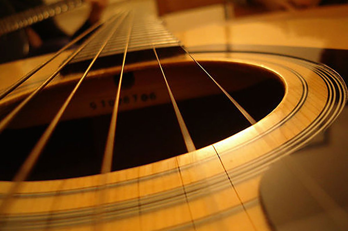 PinarAkal1's tweet photo. “Life comes with strings, 
tune them and love will play.” https://t.co/09LYwdlaG7