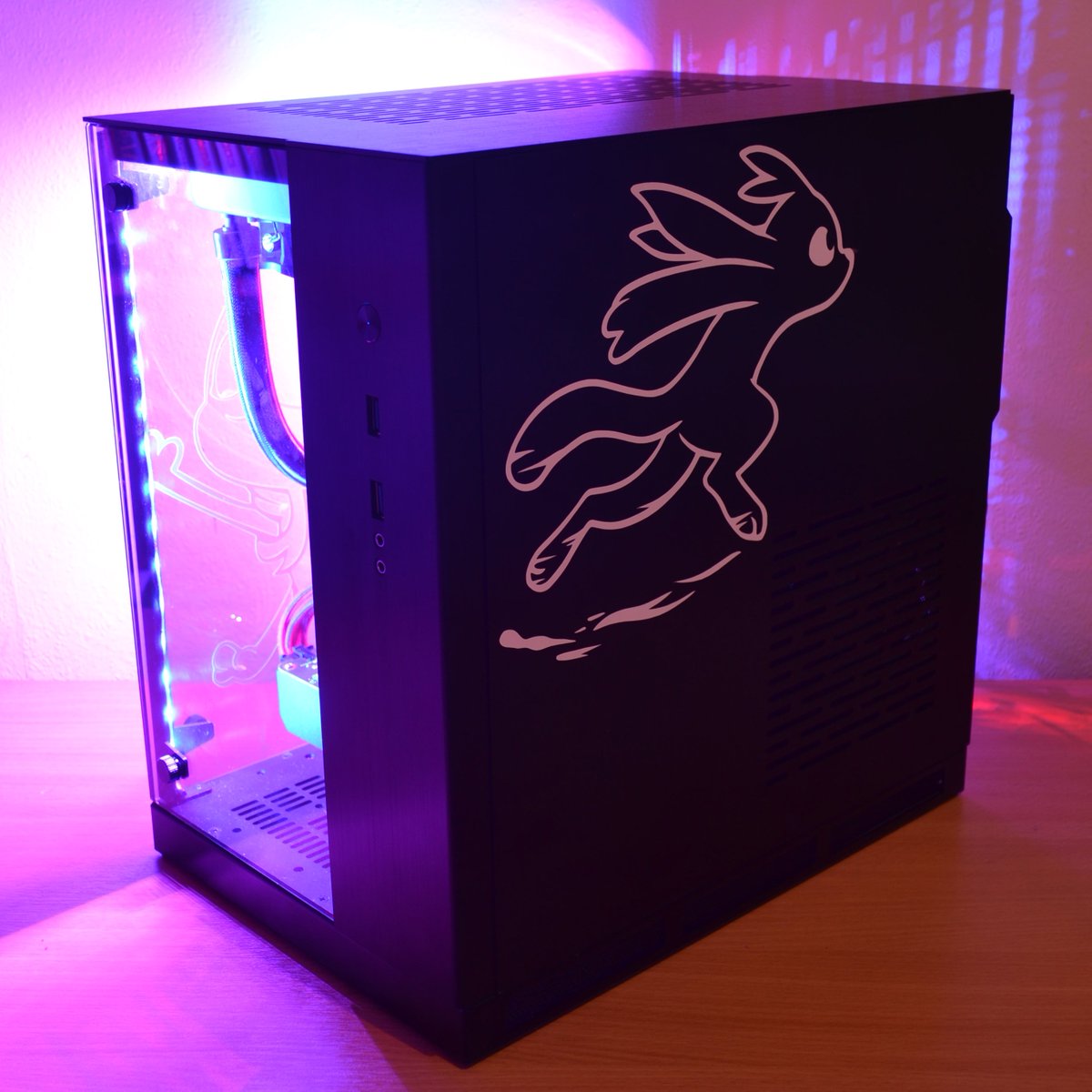 fiyahsparkle's tweet photo. New pc with Ori (@OriBlindForest) and Puck (@DOTA2) decals. Artwork courtesy by @ezpups. Super happy with the results :) https://t.co/SH4fvJzrOv