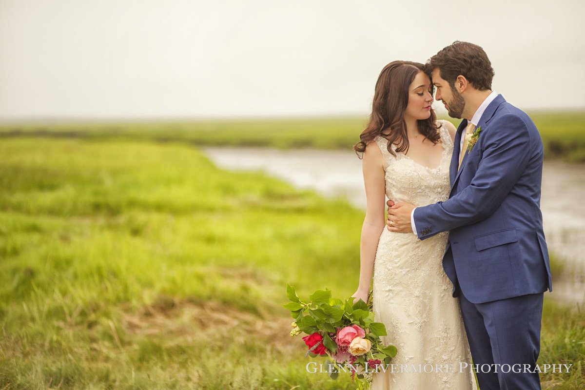 AprilLivermore's tweet photo. Happy almost #valentinesday!  #engaged ? Newburyport is a wedding destination! https://t.co/KSore8mAVw  #shopnewburyport #newburyport4life https://t.co/F3zWlbzRKH