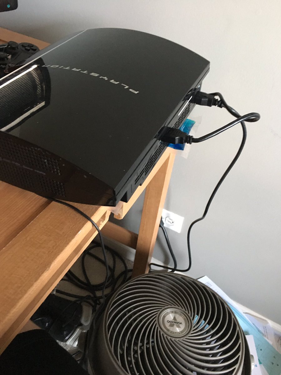 IcedModz's tweet image. my damn ps3 overheats so fast 😩😩