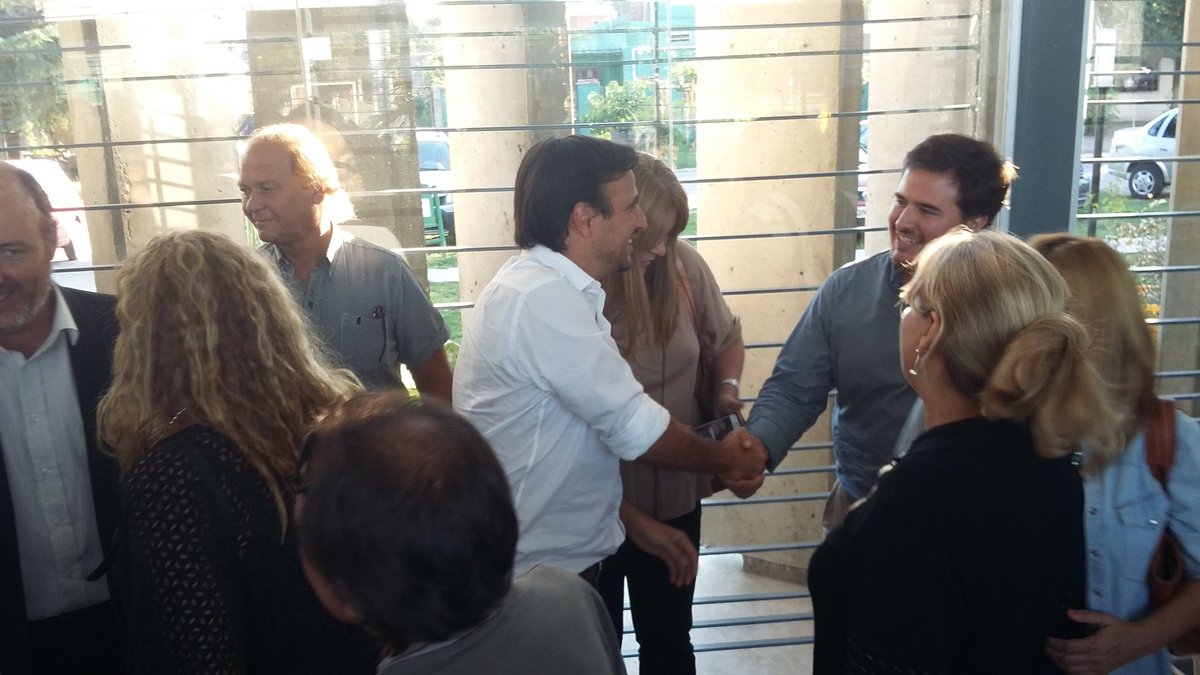 Gran contención brinda el parqué educativo de zona sur. Niños juegan en sus instalaciones mientras otros estudian.Todos con una gran sonrisa