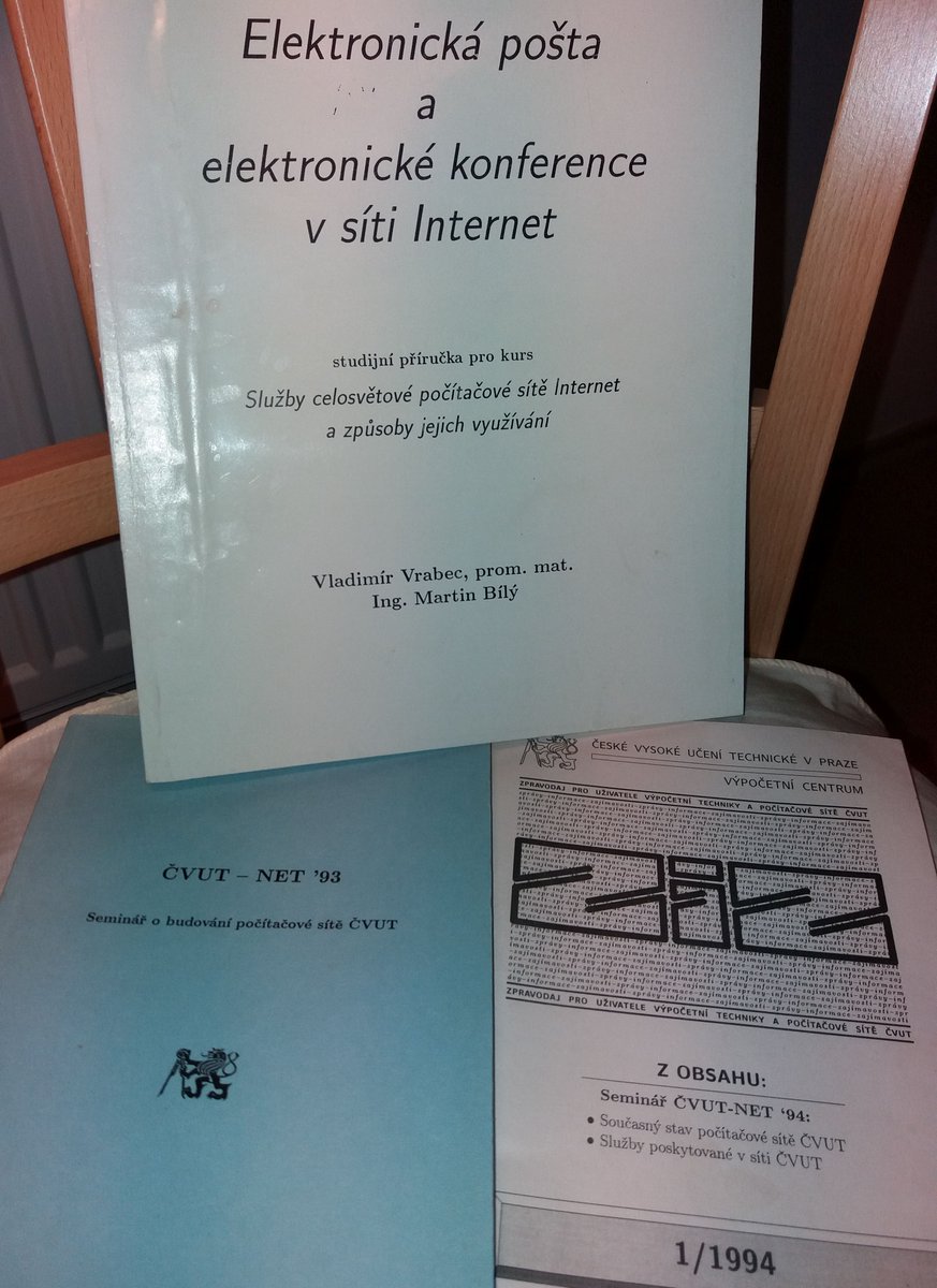 _mbily's tweet photo. Vytáhl jsem na denní světlo pár artefaktů. Sice jim do čtvrtstoletí něco málo chybí, ale i tak vás snad potěší. #pripojujise #25letonline https://t.co/eWZRT8b7ba