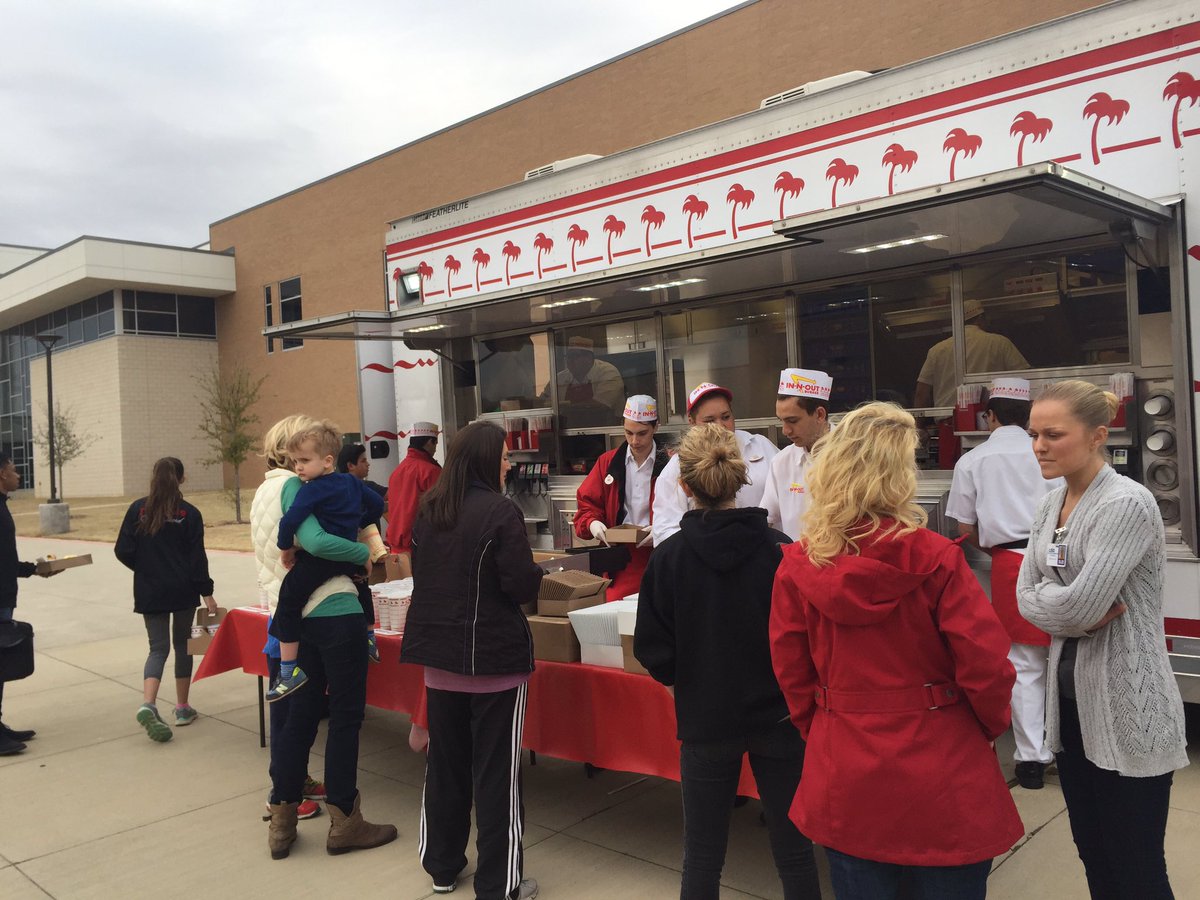 MHS9th's tweet image. It&apos;s Burger Time!  Come on out and enjoy!! #OPENHOUSE #fastfoodfun