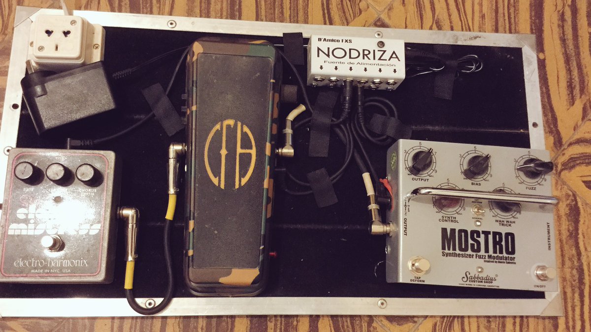 Yamil3g's tweet image. #setup2017 #pedalboard #pedales