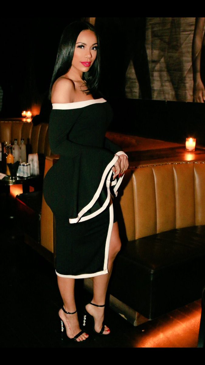 fucxtrendz's tweet image. The extraordinary @iamErica_Mena looking like a SNACK😍😍 #fashion #fblogger #style #her #slayed #monday #blogger #BloggersBlast