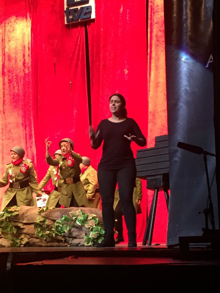 revistagrada's tweet photo. Turno de @murga20dcopas, ¡Una murgas por la integración! ¡BRAVO! #COMBA2017 #COMBA2017P1 https://t.co/dH4c6puIgh