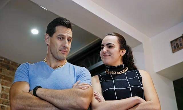 ASharedHouse's tweet photo. Couples who wear matching gold chains together, stay together. Happy #Valentines https://t.co/rdrXOSiHBh