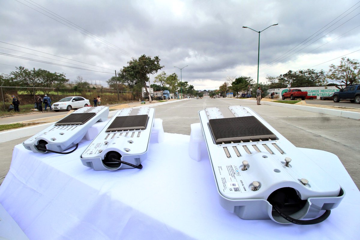 Entregamos 1,200 lámparas LED al Ayuntamiento de #Cintalapa porque una calle más iluminada es una calle más segura.