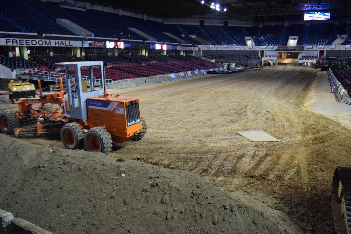 The beach is ready and waiting for all the trucks and tractors of the Championship Tractor Pull. #NFMS17