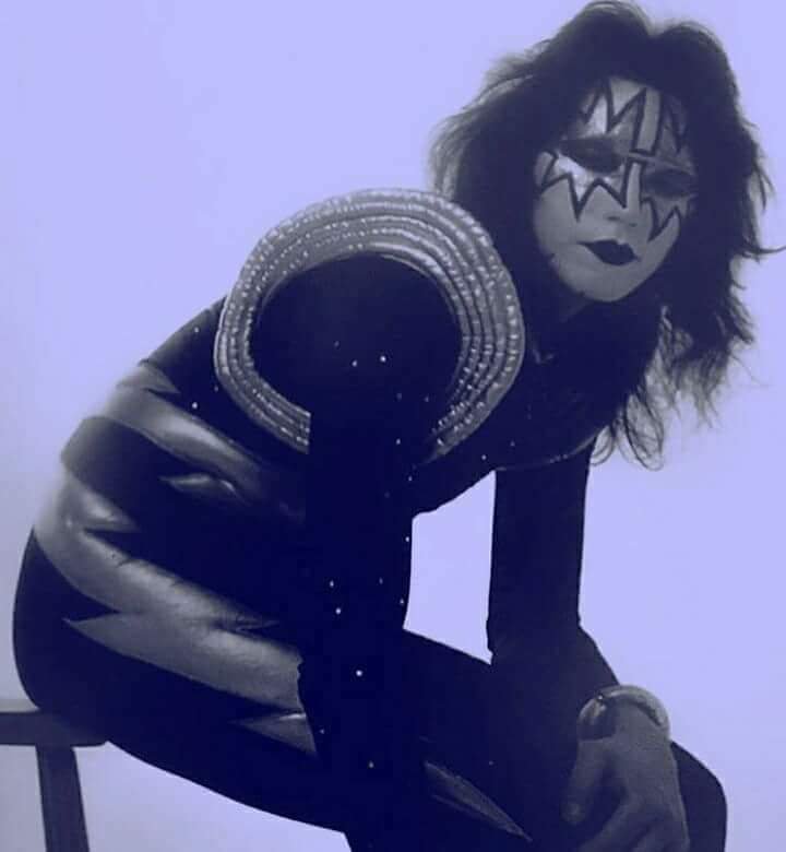 Bob Nash on X: "Ace Frehley/KISS ALIVE era 1975 Another great White Room  session outtake photo by the great Norman Seefe. #70sKISS #SpaceAce  #KISStory⚡️🚀⚡️ https://t.co/j3uFF5hdsc" / X