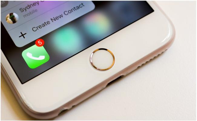 No se descarta que el nuevo iPhone tenga un sistema de carga inalámbrica. Mira los detalles y dale click aquí: eluni.mx/2kl8cxR