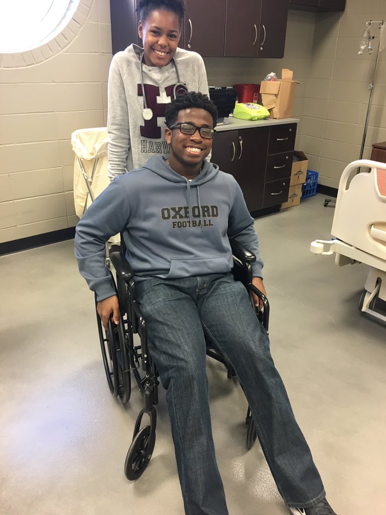 brooklync_6's tweet photo. #OHSHOSA just call me Dr. Chatman๐learning to save lives early at oxford high https://t.co/PctEGdxLLK