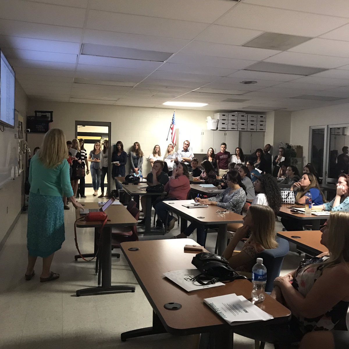 JWMHS_cortier's tweet photo. Packed house tonight with potential @JWMHS @CollegeBoard AP Capstone students! #Live4AP #5sHappenHere https://t.co/OWwYK8Ttnz