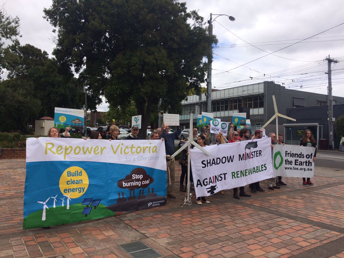 EnviroVic's tweet photo. When @SouthwickMP closes office because of "security reasons".... strong community showing support for renewables in #Caulfield #springst https://t.co/DLBdg9Y9C8