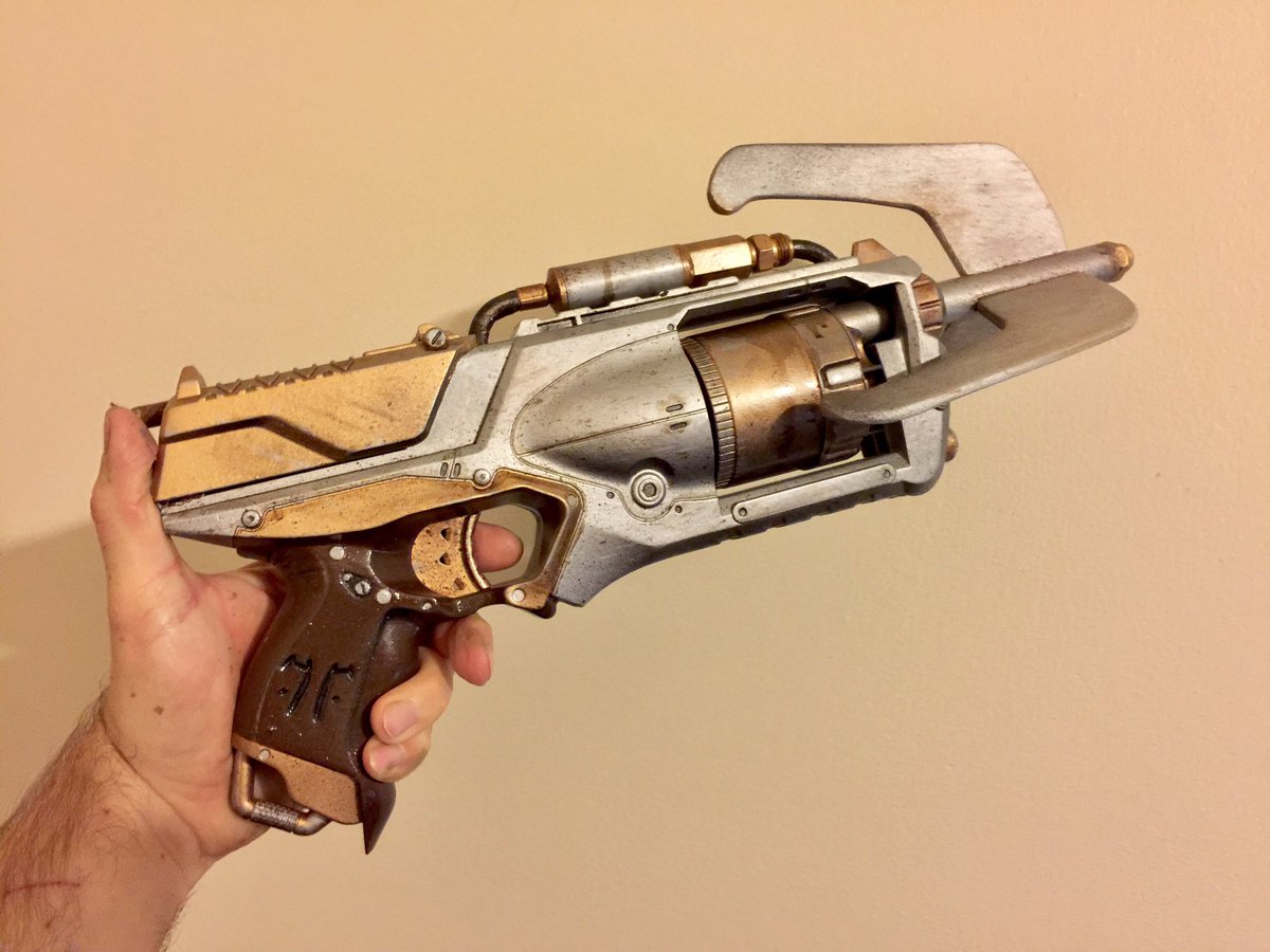Havegeekwilltravel On Twitter Finished My Watchmen Rorschach Grappling Gun It S A Spray Painted Nerf Gun With An Airbrush Hose A Removable Wooden Hook Cosplay Https T Co Bwg6aszba9