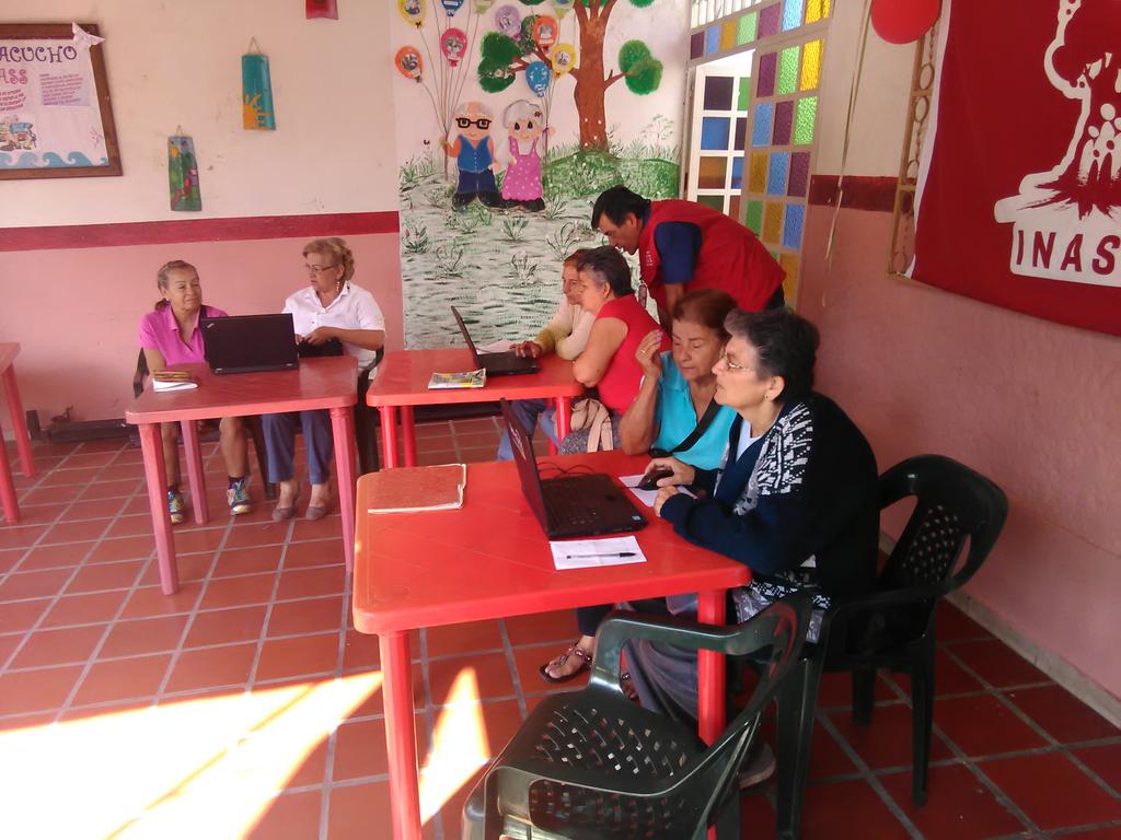 centro_ayacucho's tweet photo. Inicio hoy 1er semestre de computación de la universidad del adulto mayor. https://t.co/v624QN1ff4