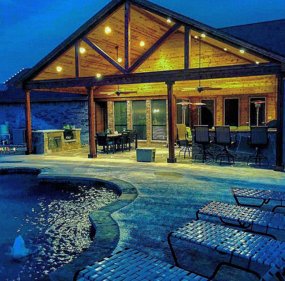 Stevenm06969163's tweet photo. #coveredporch #carpenter #carpentry #woodwork #pool #badss https://t.co/7feNpNEqZH